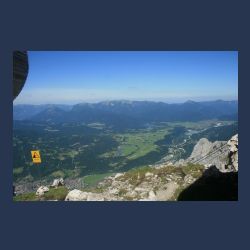 2010-07-09_11-40_Karwendel_Blick-Mittenwald_Kruen (1).JPG